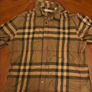 Short sleeve button down